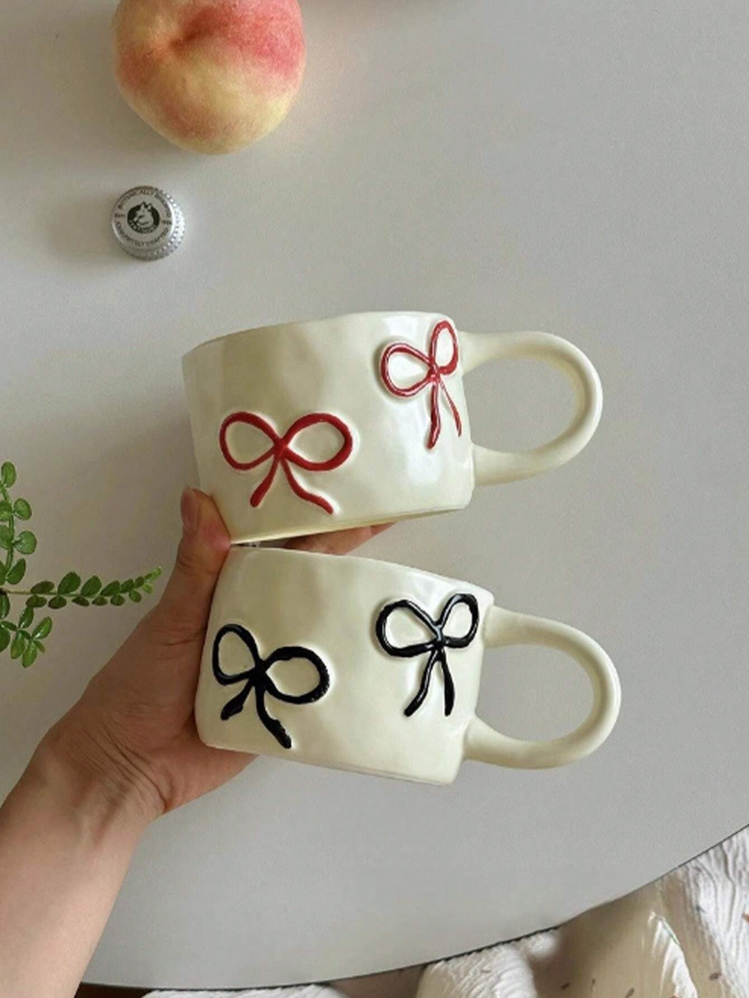 Dainty Bow ceramic mug – charming bow handle design – Die‑Tassen.de