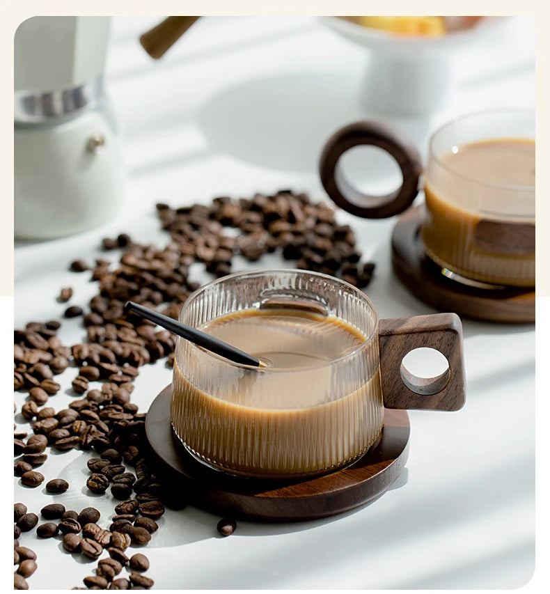 Lichtfall glass mug – elegant curves design with tray and spoon – Die‑Tassen.de