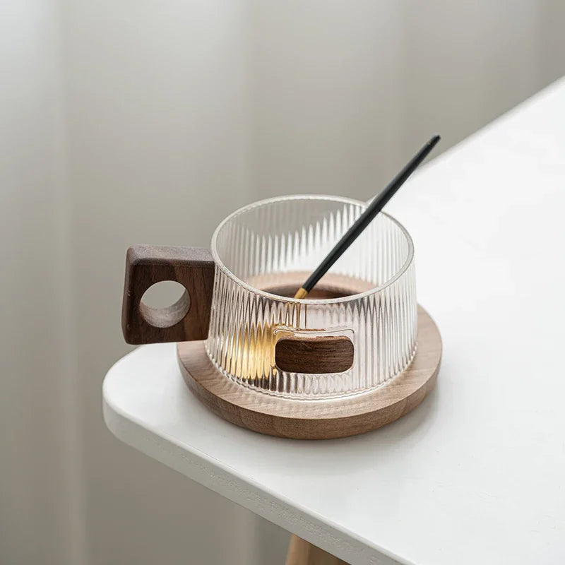 Lichtfall glass mug – elegant curves design with tray and spoon – Die‑Tassen.de