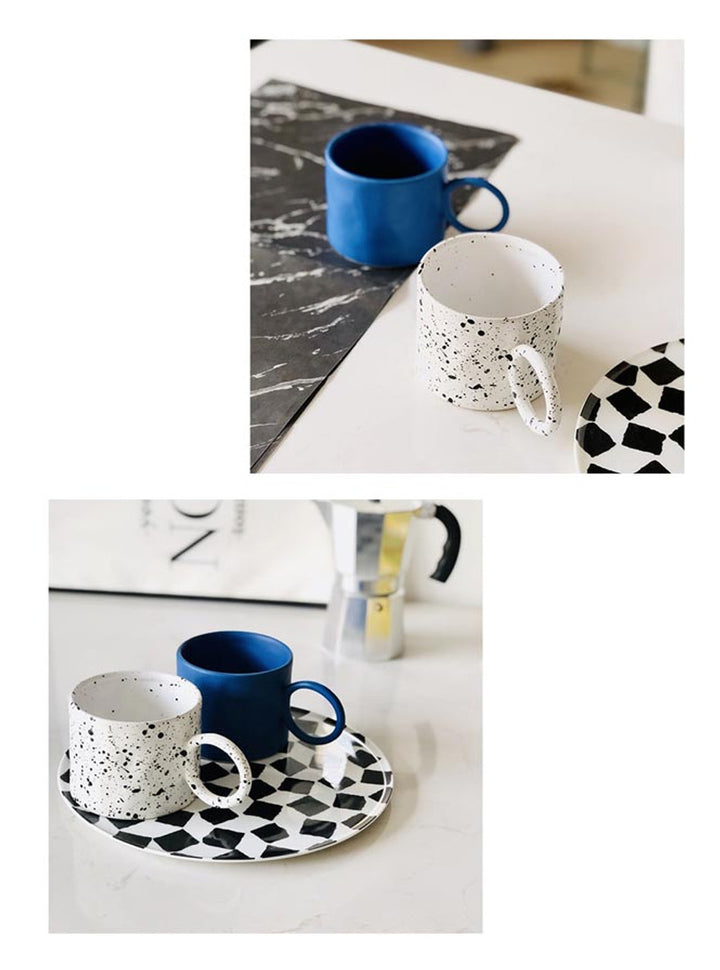 Minimalist ceramic mug 450 ml – ink spot and blue design – Die‑Tassen.de
