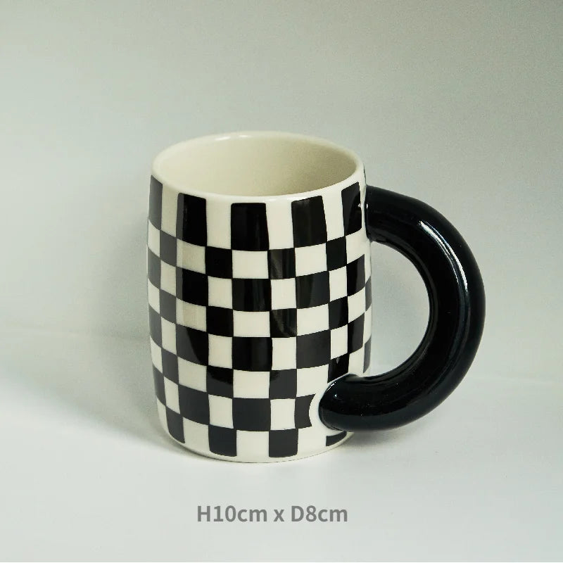 Retro ceramic mug 300 ml – white & black checker with black handle – Die‑Tassen.de