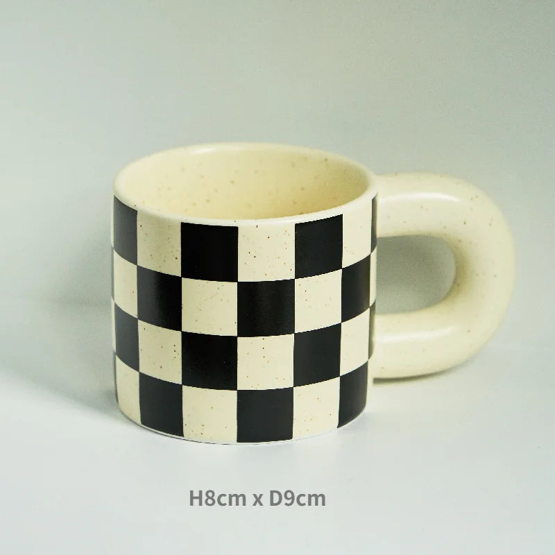 Retro ceramic mug 300 ml – white & black checker with white handle – Die‑Tassen.de