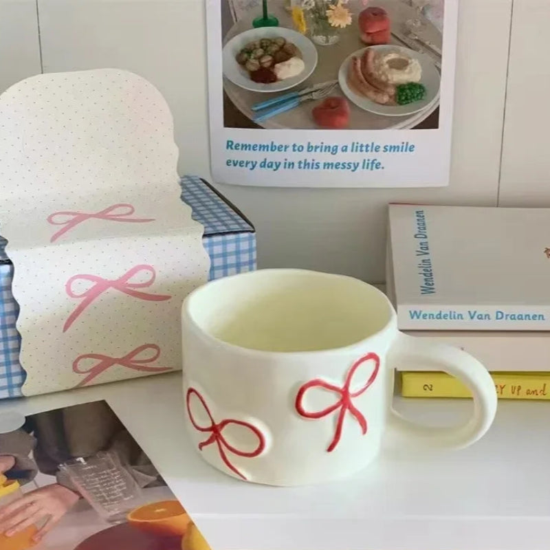 Dainty Bow ceramic mug – charming bow handle design – Die‑Tassen.de