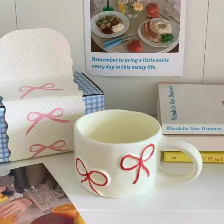 Dainty Bow ceramic mug – charming bow handle design – Die‑Tassen.de