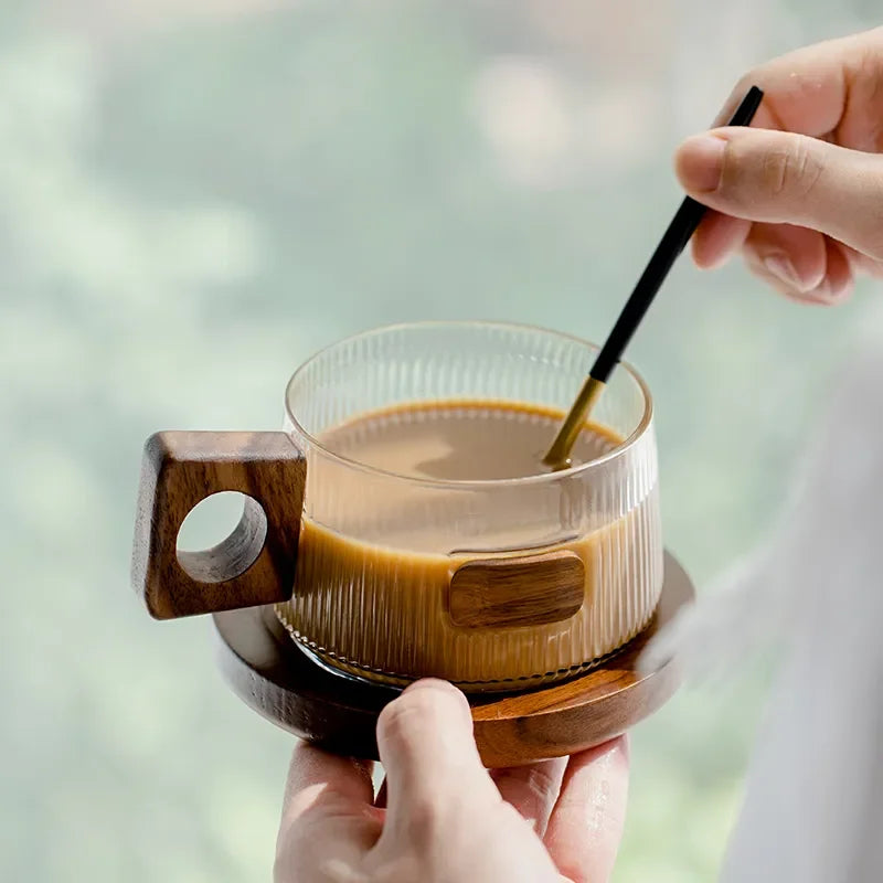 Lichtfall glass mug – elegant curves design with tray and spoon – Die‑Tassen.de