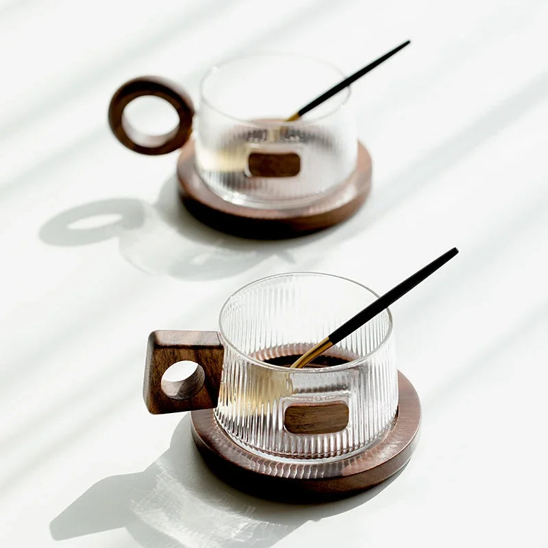 Lichtfall glass mug – elegant curves design with tray and spoon – Die‑Tassen.de