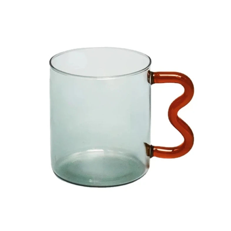 Sway glass mug – wavy colorful handle – artistic & functional – Die‑Tassen.de