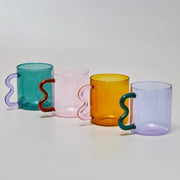 Sway glass mug – wavy colorful handle – artistic & functional – Die‑Tassen.de